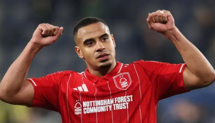 华体会官网-曼联紧急调整夏窗引援计划，重点考察诺丁汉森林中卫穆里略|利桑德罗-马丁内斯|罗伯托·马丁内斯|迈克尔-穆里略|名单|球队_新浪体育_新浪新闻